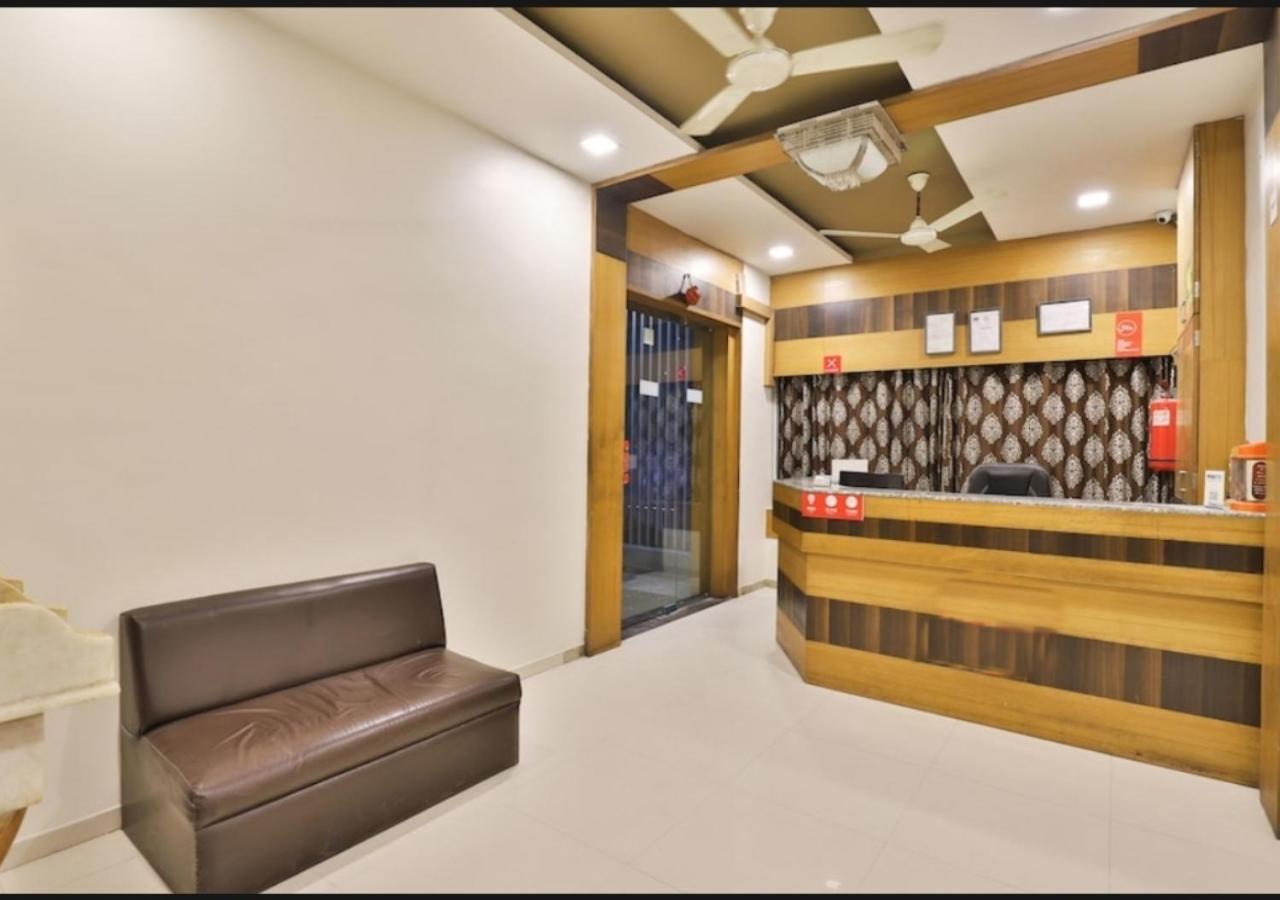 Hotel Shreenath Ahmedabad Bagian luar foto