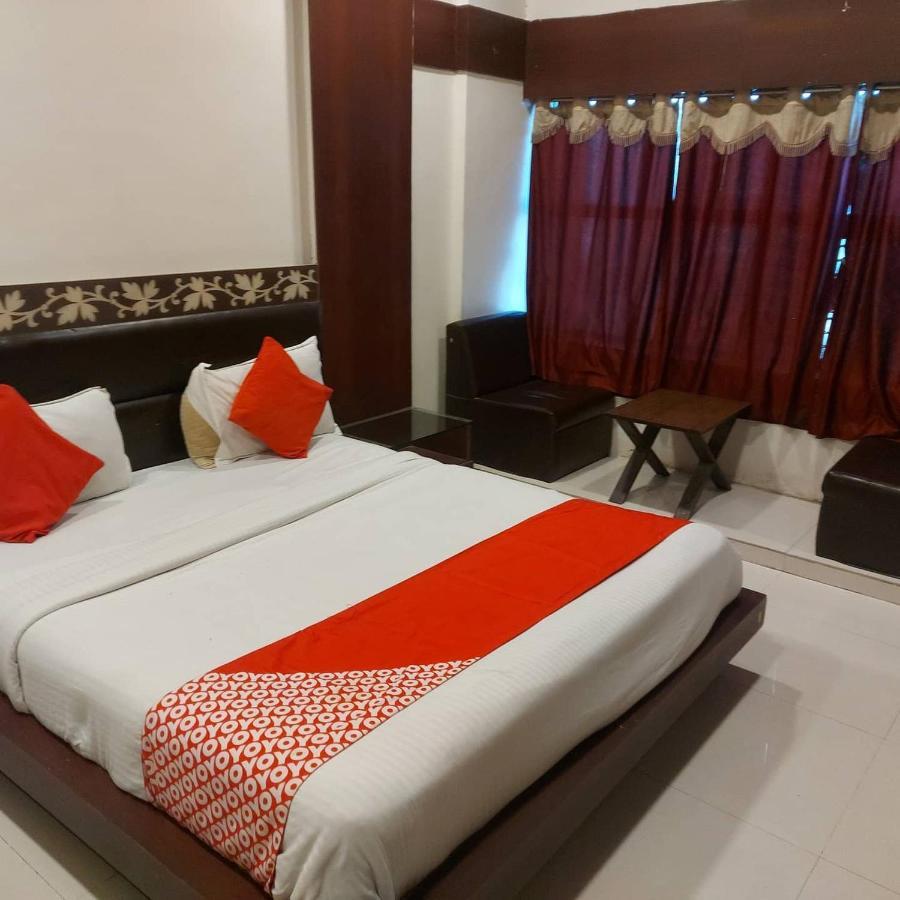 Hotel Shreenath Ahmedabad Bagian luar foto