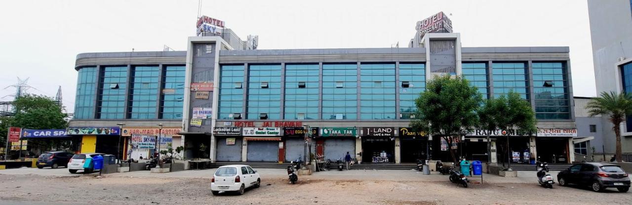Hotel Shreenath Ahmedabad Bagian luar foto