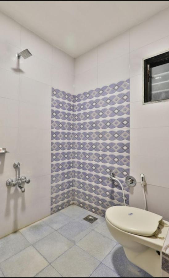 Hotel Shreenath Ahmedabad Bagian luar foto