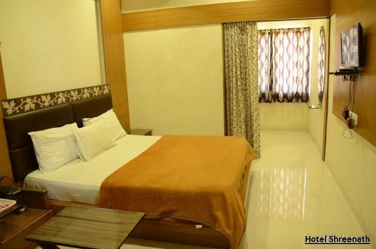 Hotel Shreenath Ahmedabad Bagian luar foto