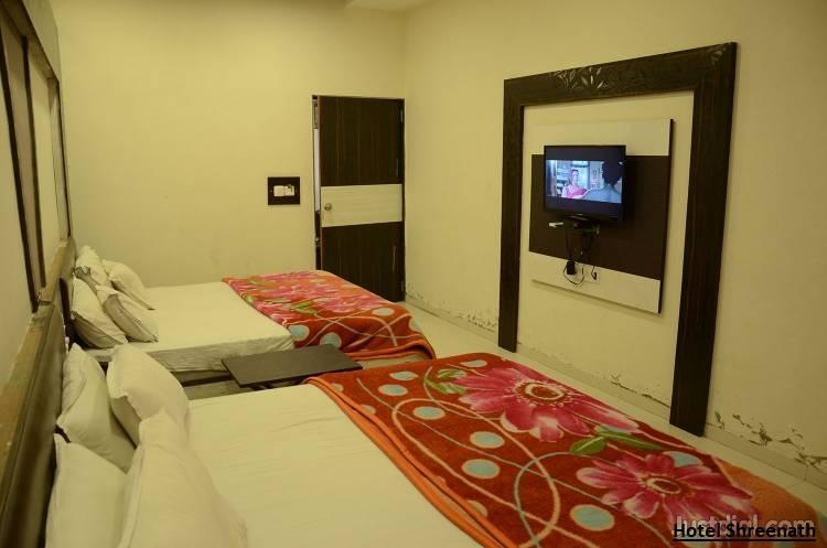 Hotel Shreenath Ahmedabad Bagian luar foto